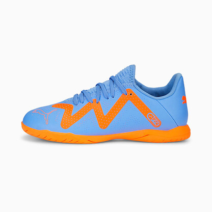 PUMA Unisex Kids' Future Play IT Jr Indoor Training Soccer Shoes Blue Glimmer/Puma White/Ultra Orange - 10720401